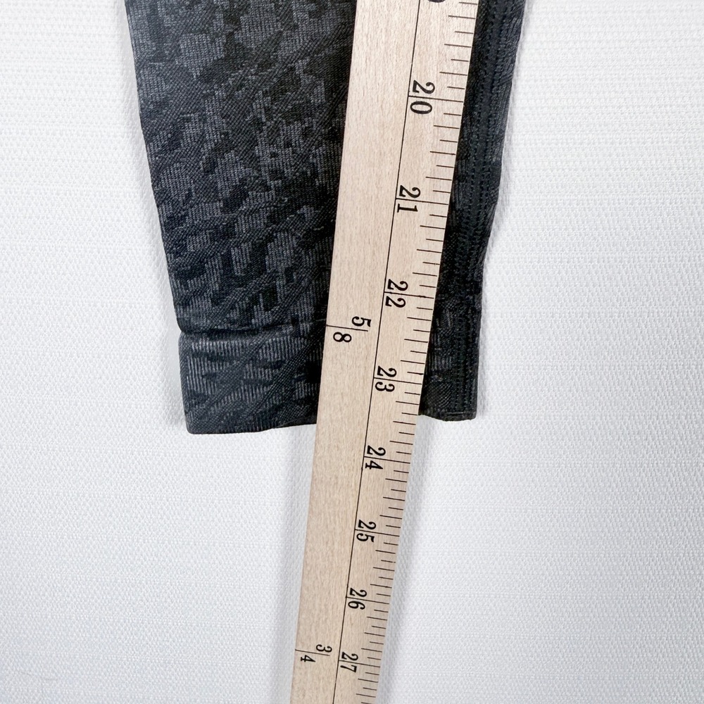 Gymshark Adapt Animal Seamless Leggings Black Grey Scrunch Bum XS Yoga Athletic - Picture 4 of 5